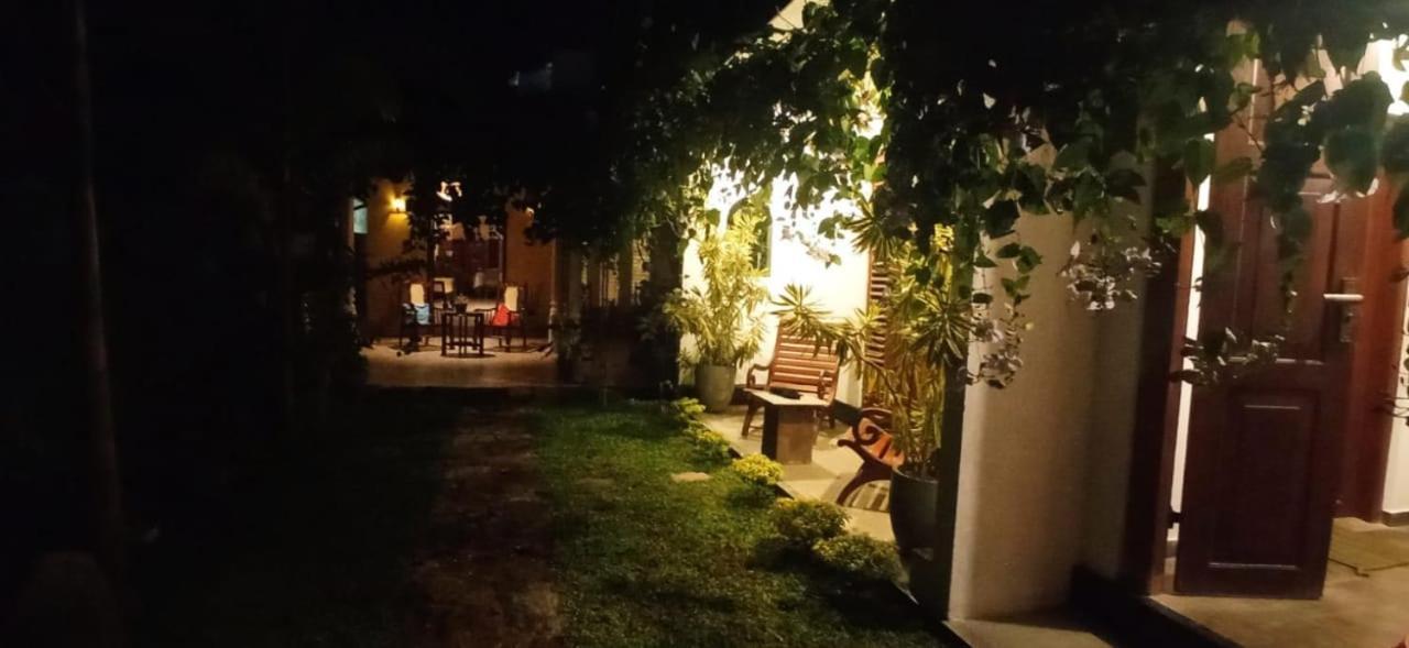 Bed and Breakfast Mandara Rest Hikkaduwa Exterior foto
